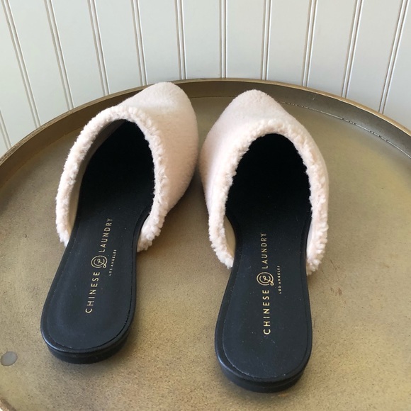 CHINESE LAUNDRY | EASTON MULE IN NATURAL FAUX FUR | SZ: 7 | NWOT - Picture 4 of 8
